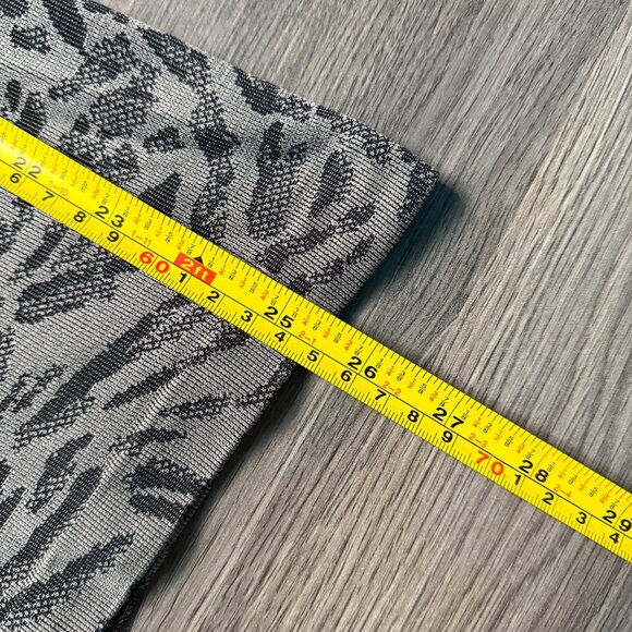 Lululemon Women's Swiftly Tech Short Sleeve Shirt 2.0 - Black/Grey - Picture 7 of 7